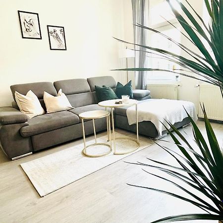 Renoviertes Apartment In Zentraler Lage - Wlan, Smart-Tv, Kuche, Balkon Und Queensize-Bett Fur 4 Gaste Erfurt Exteriér fotografie